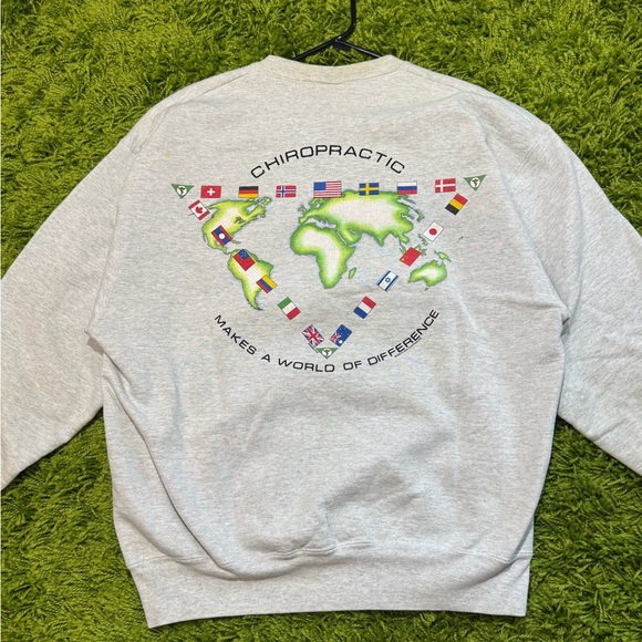 Vintage 1991 World Map Crewneck - Picture 3 of 4